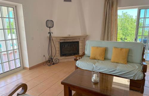 BnB Homes Luxurious Villa Stardust with Swimming pool & BBQ for Family Fun - Foto 10