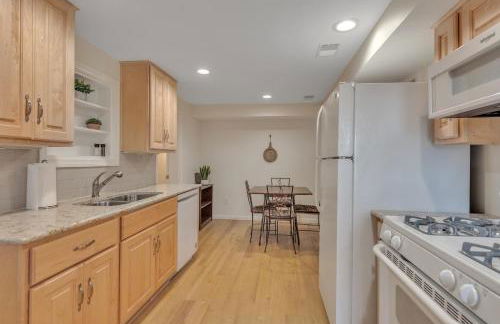 Amazing Lakefront Retreat On Long Lake! 2 Bedroom Home by RedAwning - Foto 26