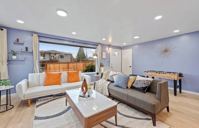 Lakeview Home in Renton, Walk to Beach, AC, Fenced - Photo 1