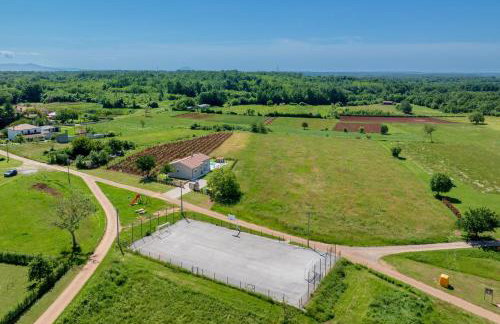 Family holiday house with private pool and playground - Foto 57