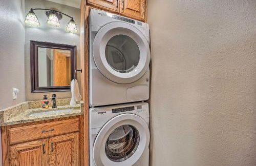 Golf Course and Lake Views Cozy Afton Condo! - Foto 26