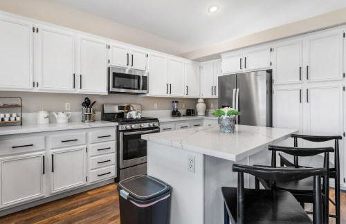 Cozy 5BR with Games and Pool for All - Foto 3