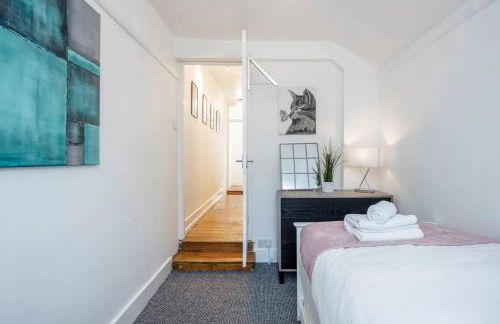 Stylish Victorian 3 Bed House Huge Garden/Parking - Foto 6