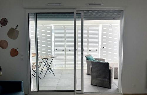 Studio Récent Prés d'Arènes Terrasse Wifi parking privé - Foto 3