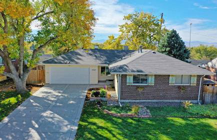 Enchanting Upper Unit with City Charm - Foto 5
