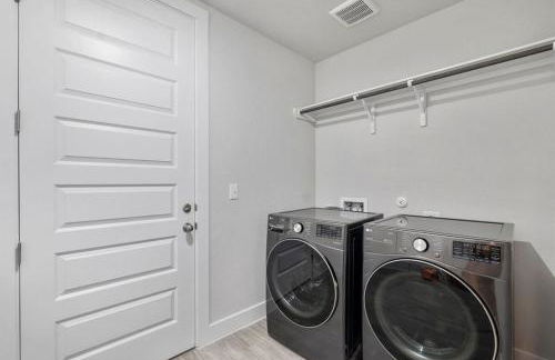 Modern and lux 4B House with Office 20 min to DT - Foto 38