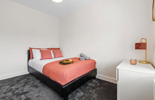 Walsall - 4 Bedroom House, Wi-Fi, Garden , Sleeps 8 - JRR Stays - Foto 10