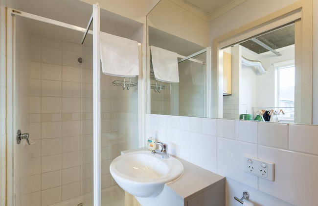 LUCINDA, Carlton Studio Apartment - Photo 10