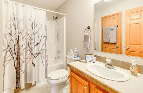 Serene Yellowstone Country Retreat with Deck and Views - Foto 15