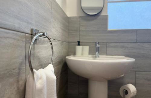 Chase View 1 Bed Sleeps 4 Parking WiFi Contractors - Foto 3