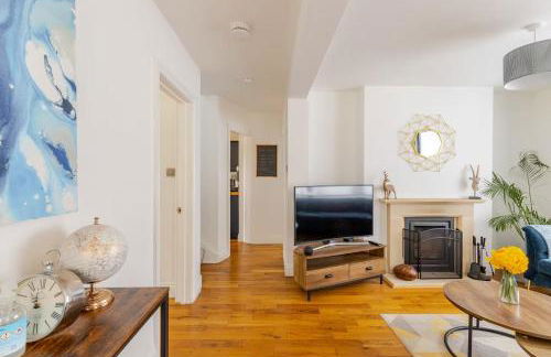 The Old Bank Beautiful Cotswold House with Huge Garden - Photo 4