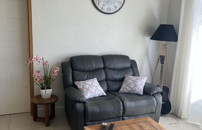 Immaculate Two Beds Luxury Marina Apartment - Photo 6