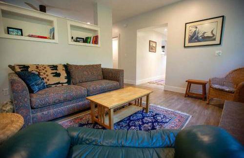 Modern Woodland Escape w Wshr dryer and Large Yard - Foto 3