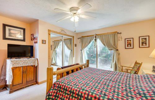 Near Beach Access Torch Lake Cabin Retreat! - Foto 12