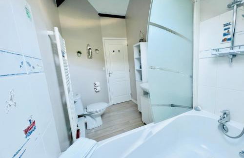 Quai du Val is a Charming Pet and Family Friendly Riverside Gite in Lehon close to Dinan Sleeps 7 - Photo 31