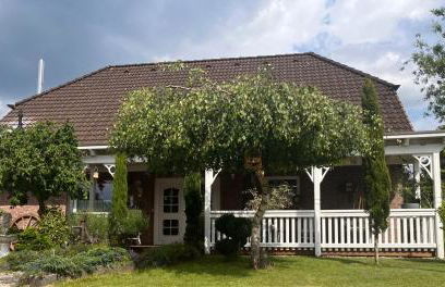 ZWITSCHERNEST Stilvolle helle Ferienwohnung Gästezimmer Monteurwohnung für 1 bis 6 Personen 3 Zimmer 60 qm - Foto 1