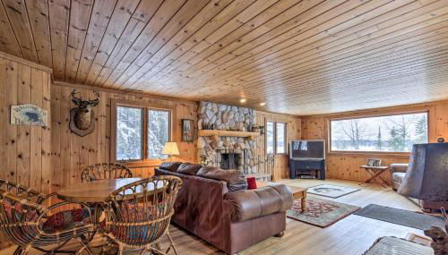 Lakefront Escape with Fishing Pier and Snowmobiling! - Foto 1