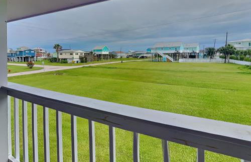 Beachside Tiki Hut - Photo 3