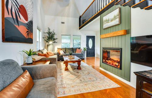 Riverfront Cuero Vacation Home with Spacious Deck! - Foto 1