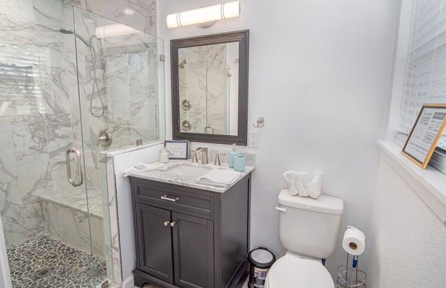 Splendid Gated 4 BR 2 BA Home Near Downtown - Foto 19