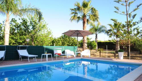 Villa Gioiosa Vacation in Sicily with private fenced pool & hydro-massage Please read, leggete, Host info before requesting - Foto 4, Garden, sunbed, Garden view