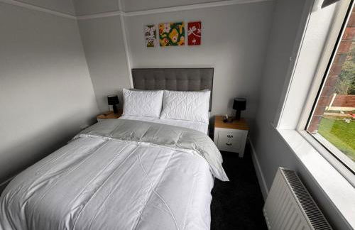 The Castleton Haven - 3 Bed Semi near M62 & M60 Motorways and Easy access to Manchester City Centre - Netflix and free high speed WIFI - Foto 11