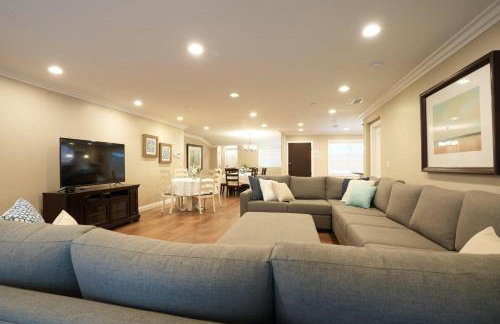 Classy 4 Bedroom 3 Bath Pool Home 3/4 Mile Walk To Disney - Foto 5