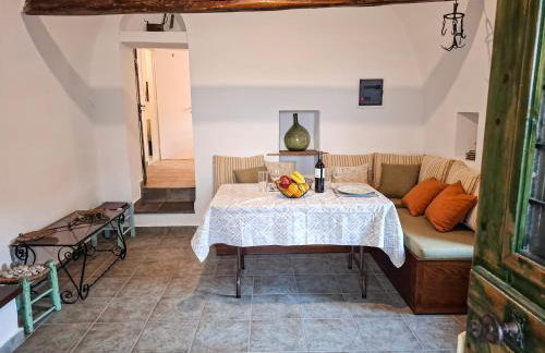 Calm Wood & Stone Home with View, Chios - Foto 2