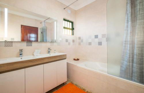 Villa Sequeira - Private Pool - Free WIFI - BY BEDZY - Foto 9