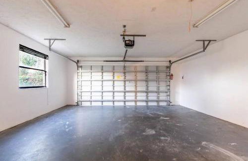 Modern Lakefront Home - Foto 45