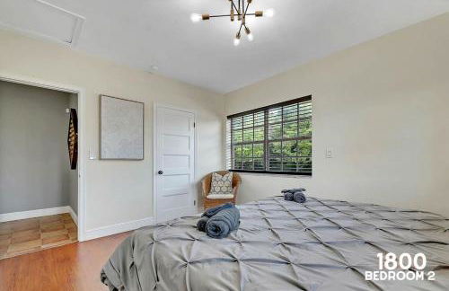 3 Home 12 bedroom compound with Pool and BBQ sleeps 24 - Foto 69