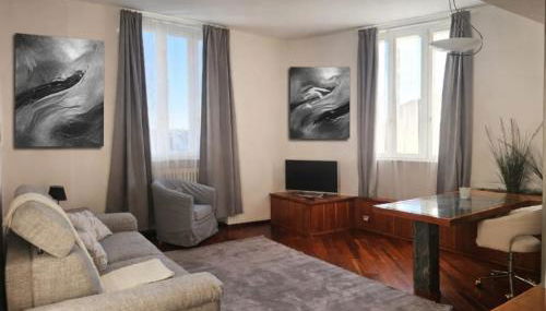 Magenta Galleria Apartment - Photo 4