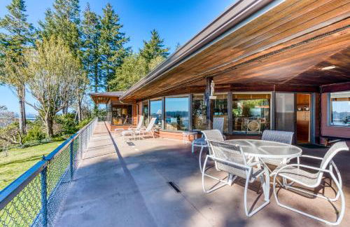 The Bridge and Balcony - Photo 37