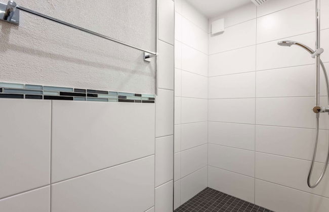 Garden Retreat With Pond View - Photo 15