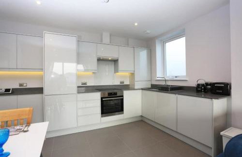 LIKONI 3 by BOURNECOAST - A Modern Apartment with SEA VIEWS, Patio and Parking - FM6193 - Foto 3