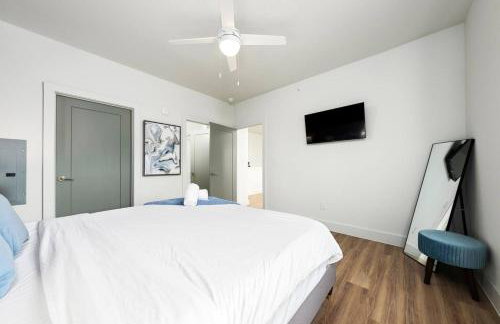 Luxurious 1BR Gem Steps from the Action - Photo 31