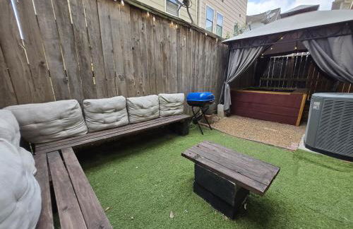 Galleria Comfort 3BR King Bed Private Jacuzzi and Garage - Foto 40