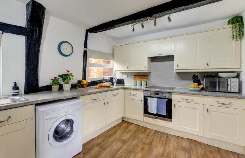 Loft Cottage by Spa Town Property - 2 Bed Tudor Retreat Near to Stratford-upon-Avon, Warwick & Solihull - Foto 4