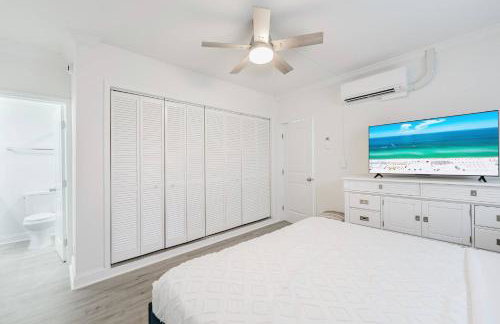 Waterfront Getaway | Pool, Hot Tub & Gym - Photo 36