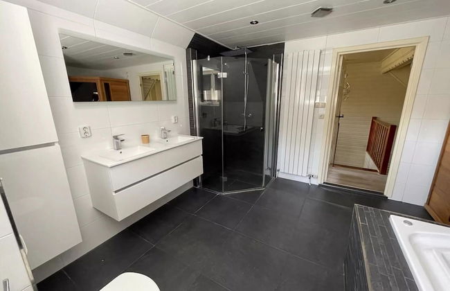 Characteristic House With Wellness in Augustinusga - Foto 18