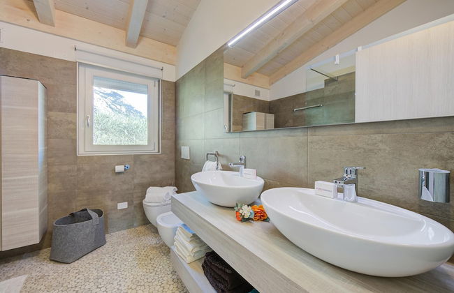 Mirabelle in Dro With 3 Bedrooms and 2 Bathrooms - Photo 21