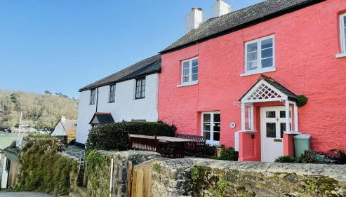 Holly Cottage - characterful cottage a stones throw from river Dart with front & back patios - Foto 2