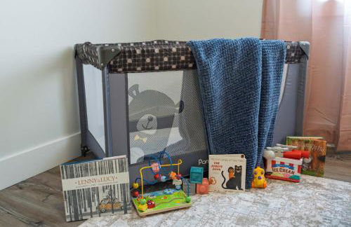 Stone Flora 2BR Condo Near Downtown and Bay - Photo 14