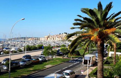 Studio vue mer, balcon face port de Garavan, plage et gare à pied - Foto 1
