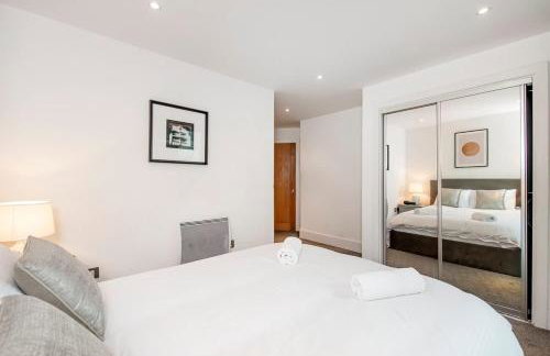 Central 2 bed with Large Terrace - Photo 10