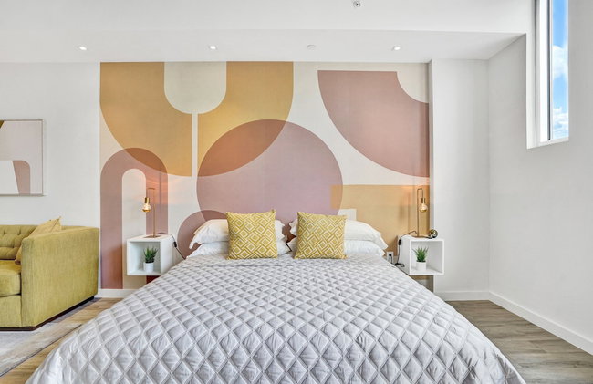 Design District Suites - Photo 24