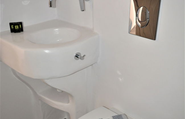 Depis Luxury Suites - Photo 63