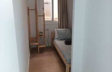 COOL! 5' to metro. 15' to Center/beach by metro. - Photo 27