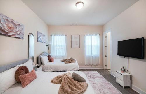 Stylish 3BR Home in CLT, Close to Downtown, Airport, WFH & Parking & Family Friendly & Business Ready - Foto 23