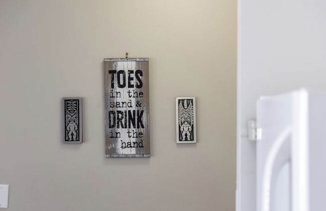 Partial Ocean View Condo with 2 Beds and Parking - Foto 79